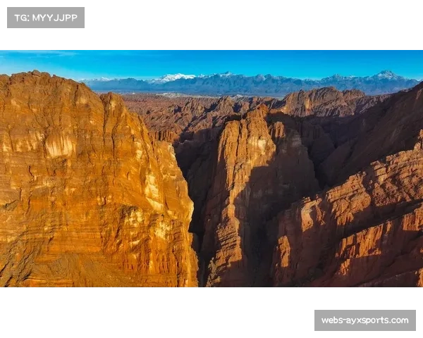 航拍视角展现体育赛事与举办地的人文景观与自然风貌
